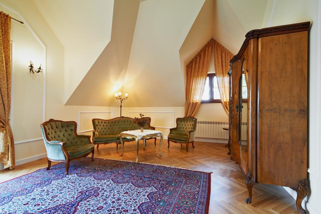 Dwor Osmolice Bed & Breakfast Bialki Dolne ภายนอก รูปภาพ
