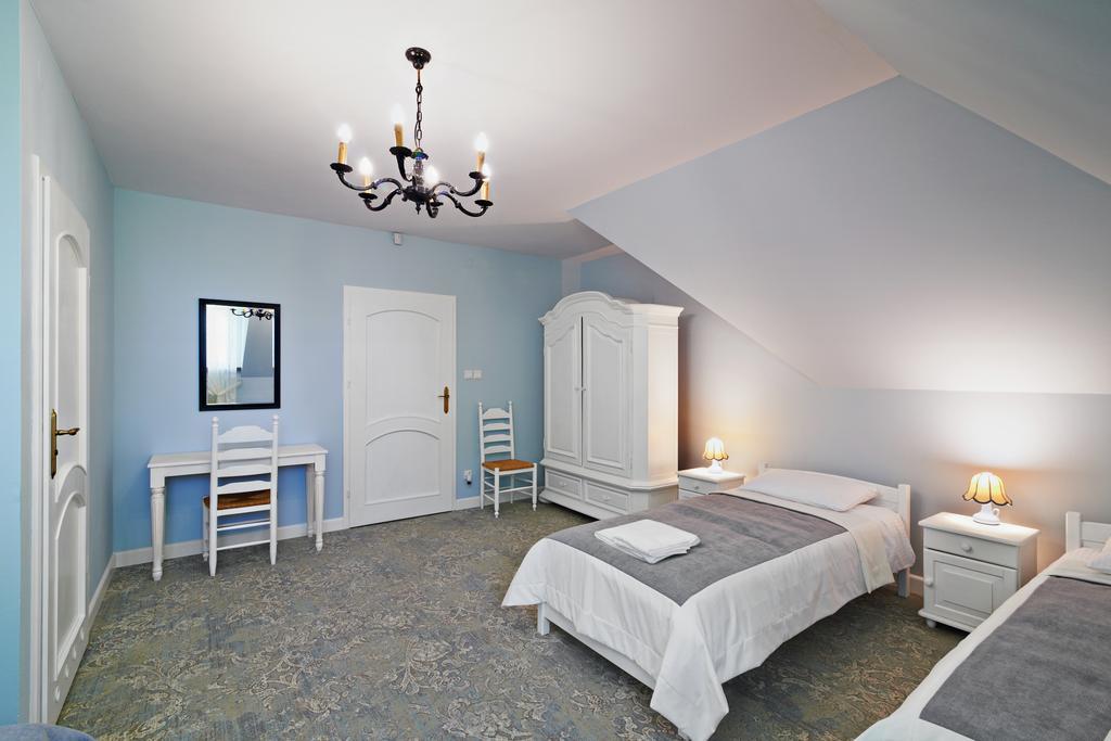 Dwor Osmolice Bed & Breakfast Bialki Dolne ภายนอก รูปภาพ