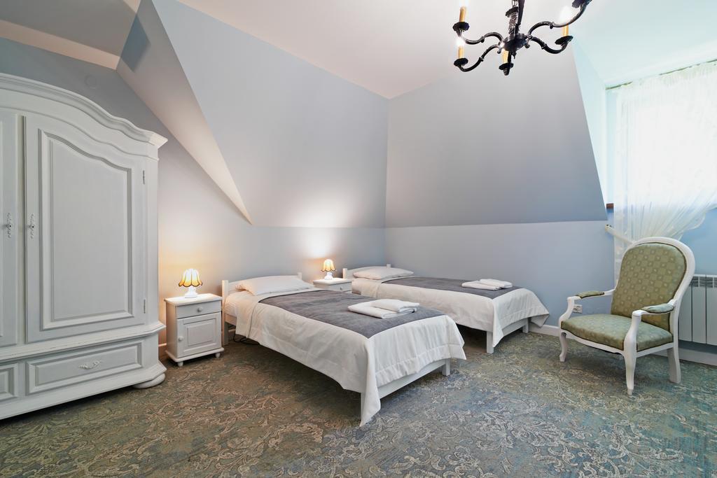 Dwor Osmolice Bed & Breakfast Bialki Dolne ภายนอก รูปภาพ