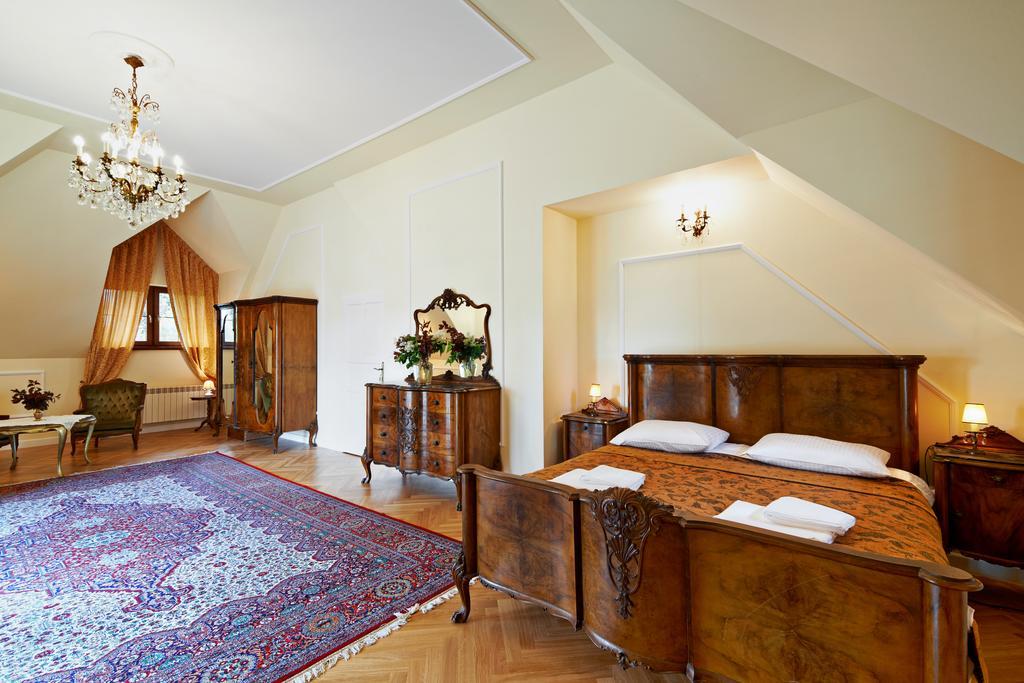 Dwor Osmolice Bed & Breakfast Bialki Dolne ภายนอก รูปภาพ