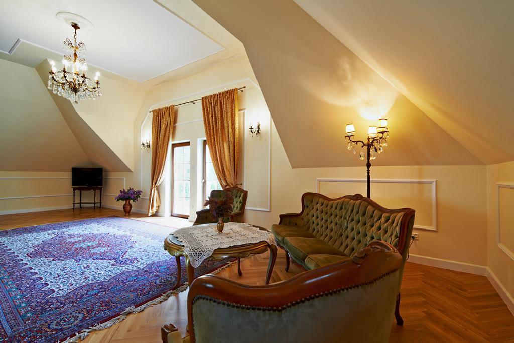 Dwor Osmolice Bed & Breakfast Bialki Dolne ภายนอก รูปภาพ
