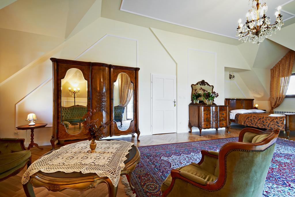 Dwor Osmolice Bed & Breakfast Bialki Dolne ภายนอก รูปภาพ