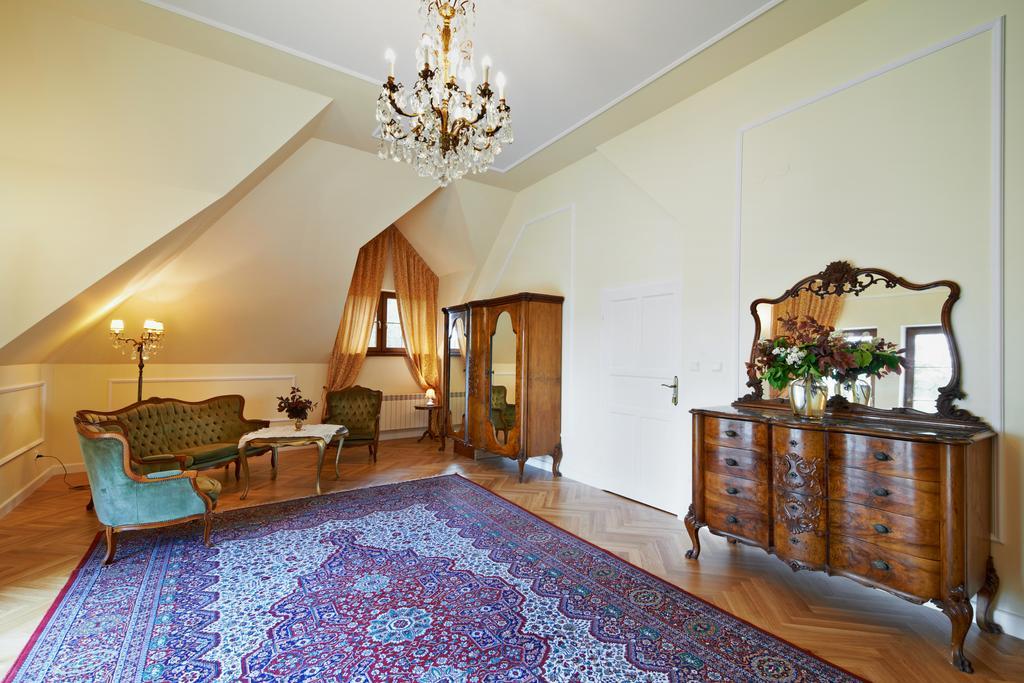 Dwor Osmolice Bed & Breakfast Bialki Dolne ภายนอก รูปภาพ