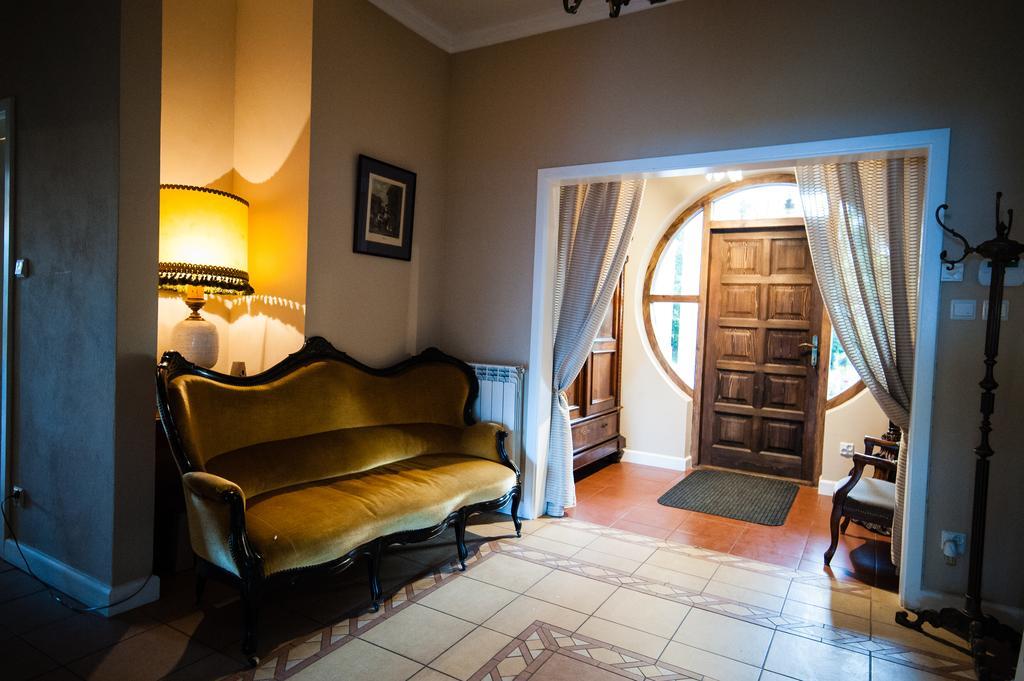 Dwor Osmolice Bed & Breakfast Bialki Dolne ภายนอก รูปภาพ