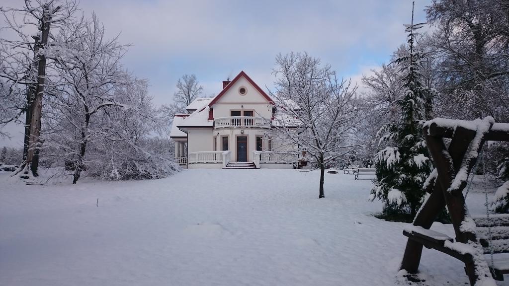 Dwor Osmolice Bed & Breakfast Bialki Dolne ภายนอก รูปภาพ