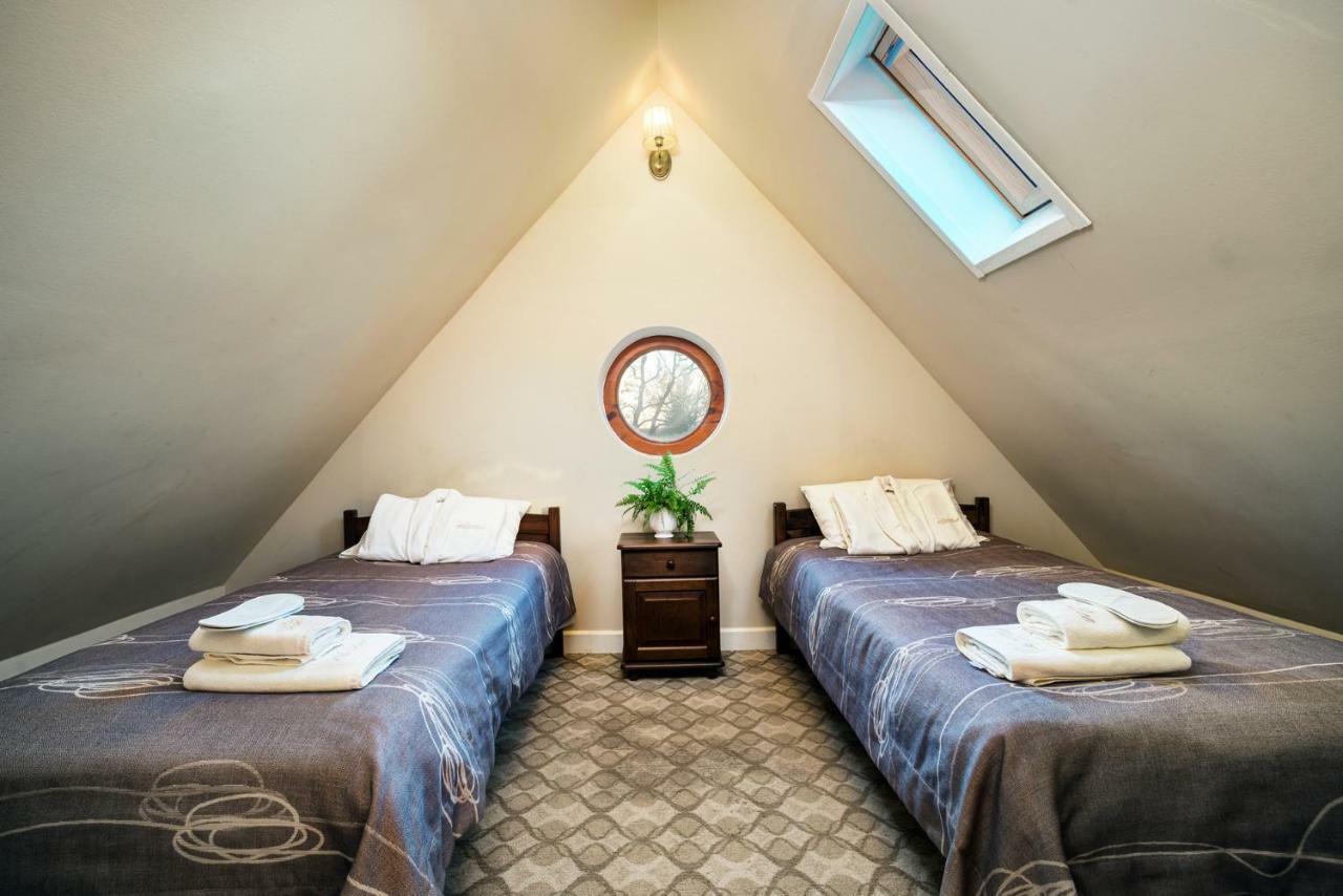 Dwor Osmolice Bed & Breakfast Bialki Dolne ภายนอก รูปภาพ