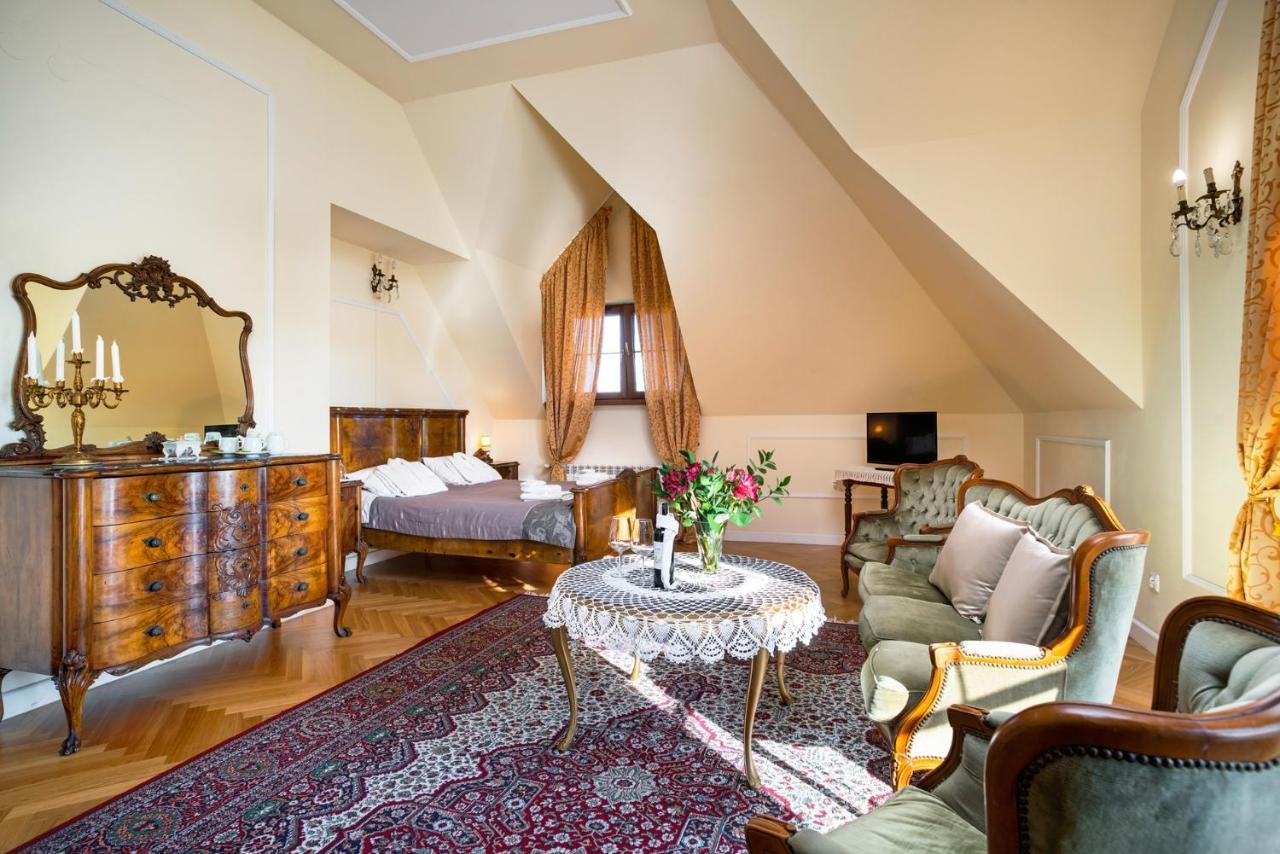Dwor Osmolice Bed & Breakfast Bialki Dolne ภายนอก รูปภาพ